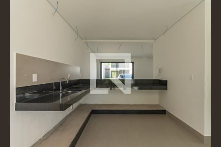 Casa de condomínio à venda com 470m², 4 quartos e 2 vagas Casa de condomínio à venda com 470m², 4 quartos e 2 vagasCozinha