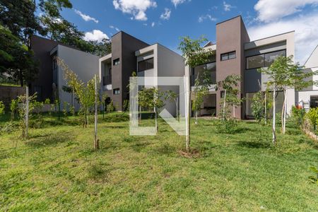 Casa de condomínio à venda com 470m², 4 quartos e 2 vagas Casa de condomínio à venda com 470m², 4 quartos e 2 vagasQuintal