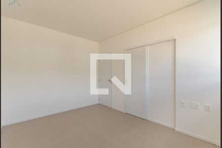 Casa de condomínio à venda com 470m², 4 quartos e 2 vagas Casa de condomínio à venda com 470m², 4 quartos e 2 vagasSemi Suíte 2