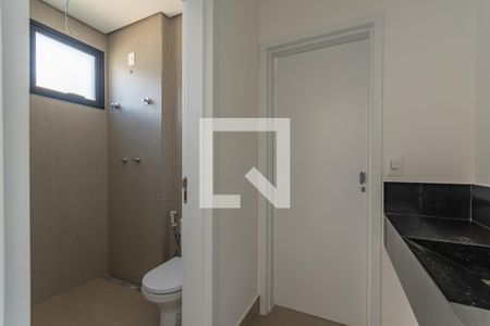 Casa de condomínio à venda com 470m², 4 quartos e 2 vagas Casa de condomínio à venda com 470m², 4 quartos e 2 vagasBanheiro Semi Suítes