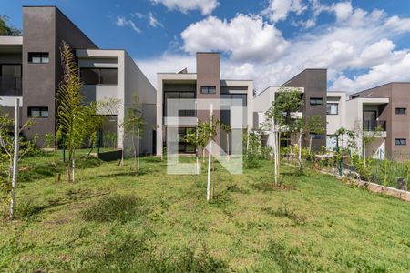 Casa de condomínio à venda com 470m², 4 quartos e 2 vagas Casa de condomínio à venda com 470m², 4 quartos e 2 vagasQuintal