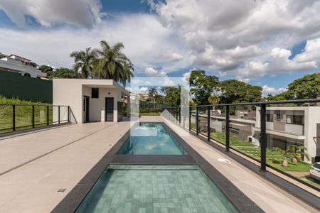 Casa de condomínio à venda com 470m², 4 quartos e 2 vagas Casa de condomínio à venda com 470m², 4 quartos e 2 vagasÁrea comum - Piscina