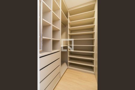 Casa para alugar com 300m², 3 quartos e 3 vagas Casa para alugar com 300m², 3 quartos e 3 vagasQuarto 2 - closet