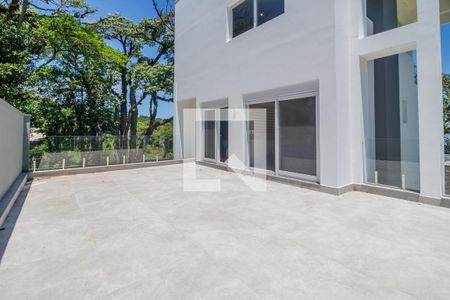 Casa para alugar com 300m², 3 quartos e 3 vagas Casa para alugar com 300m², 3 quartos e 3 vagasVaranda