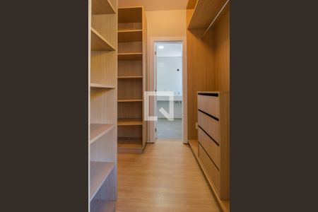 Casa para alugar com 300m², 3 quartos e 3 vagas Casa para alugar com 300m², 3 quartos e 3 vagasQuarto 3 - Closet