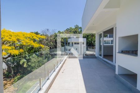 Casa para alugar com 300m², 3 quartos e 3 vagas Casa para alugar com 300m², 3 quartos e 3 vagasVaranda