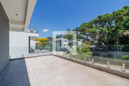 Casa para alugar com 300m², 3 quartos e 3 vagas Casa para alugar com 300m², 3 quartos e 3 vagasVaranda
