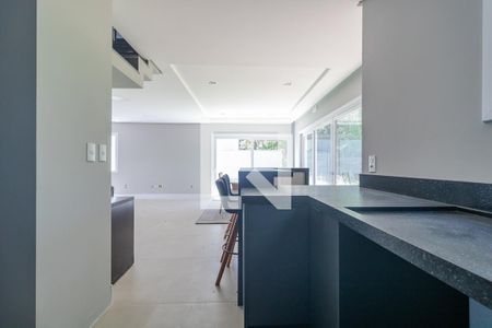 Casa para alugar com 300m², 3 quartos e 3 vagas Casa para alugar com 300m², 3 quartos e 3 vagasCozinha