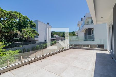 Casa para alugar com 300m², 3 quartos e 3 vagas Casa para alugar com 300m², 3 quartos e 3 vagasVaranda