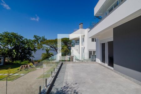 Casa para alugar com 300m², 3 quartos e 3 vagas Casa para alugar com 300m², 3 quartos e 3 vagasVaranda