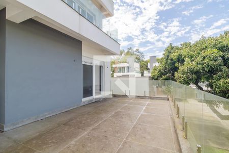 Casa para alugar com 300m², 3 quartos e 3 vagas Casa para alugar com 300m², 3 quartos e 3 vagasQuarto 1 - Varanda