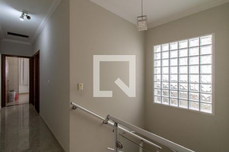 Corredor de casa à venda com 3 quartos, 185m² em Jardim Santa Mena, Guarulhos