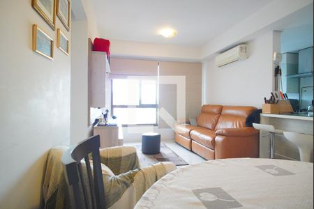 Sala de apartamento à venda com 2 quartos, 65m² em Passo da Areia, Porto Alegre