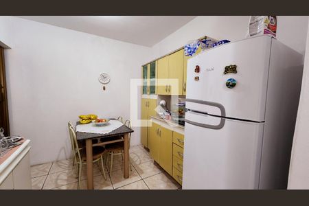 Casa à venda com 205m², 3 quartos e 2 vagas Casa à venda com 205m², 3 quartos e 2 vagasCozinha