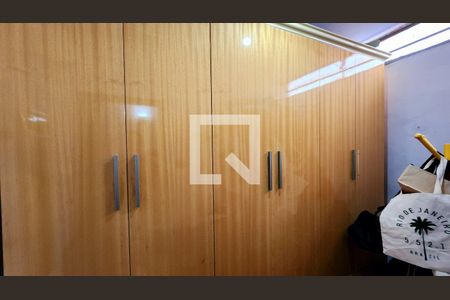 Casa à venda com 205m², 3 quartos e 2 vagas Casa à venda com 205m², 3 quartos e 2 vagasQuarto 2