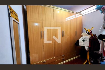 Casa à venda com 205m², 3 quartos e 2 vagas Casa à venda com 205m², 3 quartos e 2 vagasQuarto 2