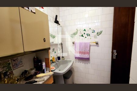 Casa à venda com 205m², 3 quartos e 2 vagas Casa à venda com 205m², 3 quartos e 2 vagasBanheiro