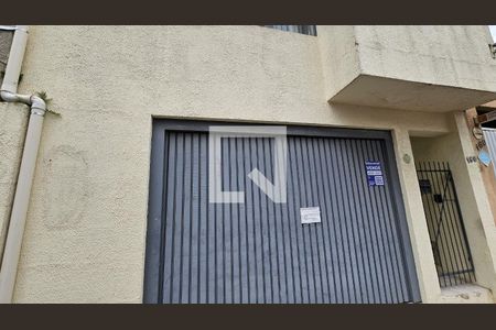 Casa à venda com 205m², 3 quartos e 2 vagas Casa à venda com 205m², 3 quartos e 2 vagasFachada