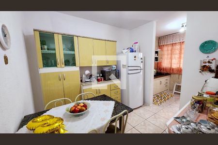 Casa à venda com 205m², 3 quartos e 2 vagas Casa à venda com 205m², 3 quartos e 2 vagasCozinha
