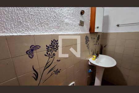 Casa à venda com 205m², 3 quartos e 2 vagas Casa à venda com 205m², 3 quartos e 2 vagasBanheiro 2