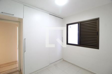 Quarto 1 de apartamento para alugar com 2 quartos, 80m² em Santa Mônica, Uberlândia