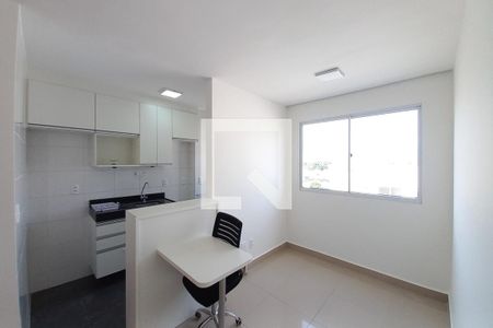 Sala de apartamento para alugar com 2 quartos, 43m² em Parque Industrial, Campinas