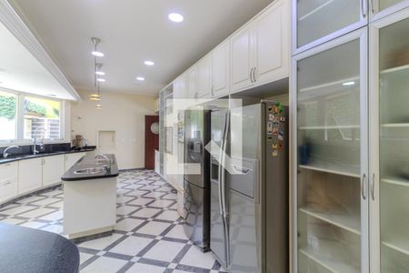Casa à venda com 745m², 4 quartos e 8 vagas Casa à venda com 745m², 4 quartos e 8 vagasCozinha