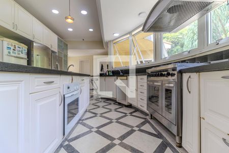 Casa à venda com 745m², 4 quartos e 8 vagas Casa à venda com 745m², 4 quartos e 8 vagasCozinha