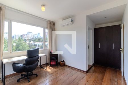 Casa à venda com 745m², 4 quartos e 8 vagas Casa à venda com 745m², 4 quartos e 8 vagasSuíte 1