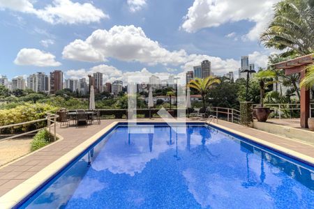 Casa à venda com 745m², 4 quartos e 8 vagas Casa à venda com 745m², 4 quartos e 8 vagasPiscina