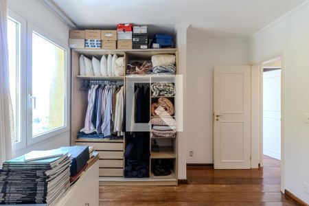 Casa à venda com 745m², 4 quartos e 8 vagas Casa à venda com 745m², 4 quartos e 8 vagasQuarto 2