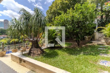 Casa à venda com 745m², 4 quartos e 8 vagas Casa à venda com 745m², 4 quartos e 8 vagasJardim