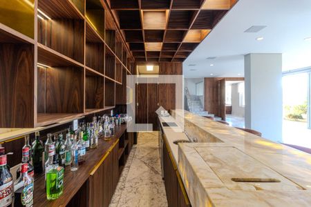 Casa à venda com 745m², 4 quartos e 8 vagas Casa à venda com 745m², 4 quartos e 8 vagasBar