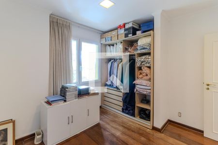 Casa à venda com 745m², 4 quartos e 8 vagas Casa à venda com 745m², 4 quartos e 8 vagasQuarto 2