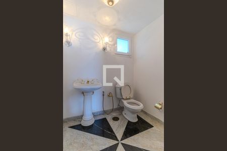 Casa à venda com 745m², 4 quartos e 8 vagas Casa à venda com 745m², 4 quartos e 8 vagasLavabo