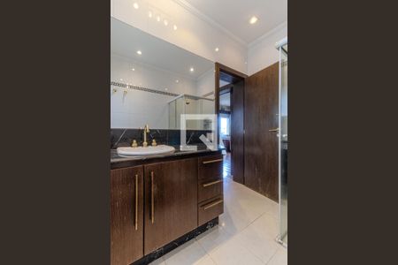 Casa à venda com 745m², 4 quartos e 8 vagas Casa à venda com 745m², 4 quartos e 8 vagasBanheiro 2 da Suíte 2