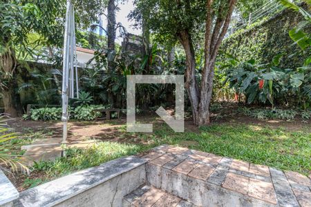 Casa à venda com 745m², 4 quartos e 8 vagas Casa à venda com 745m², 4 quartos e 8 vagasJardim