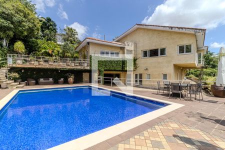 Casa à venda com 745m², 4 quartos e 8 vagas Casa à venda com 745m², 4 quartos e 8 vagasPiscina