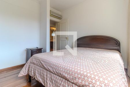 Casa à venda com 745m², 4 quartos e 8 vagas Casa à venda com 745m², 4 quartos e 8 vagasQuarto 1