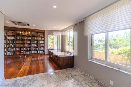 Casa à venda com 745m², 4 quartos e 8 vagas Casa à venda com 745m², 4 quartos e 8 vagasBiblioteca