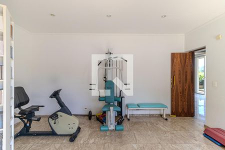 Casa à venda com 745m², 4 quartos e 8 vagas Casa à venda com 745m², 4 quartos e 8 vagasAcademia