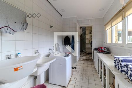 Casa à venda com 745m², 4 quartos e 8 vagas Casa à venda com 745m², 4 quartos e 8 vagasÁrea de Serviço