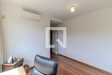 Casa à venda com 745m², 4 quartos e 8 vagas Casa à venda com 745m², 4 quartos e 8 vagasSuíte 1