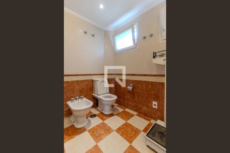 Casa à venda com 745m², 4 quartos e 8 vagas Casa à venda com 745m², 4 quartos e 8 vagasBanheiro Social