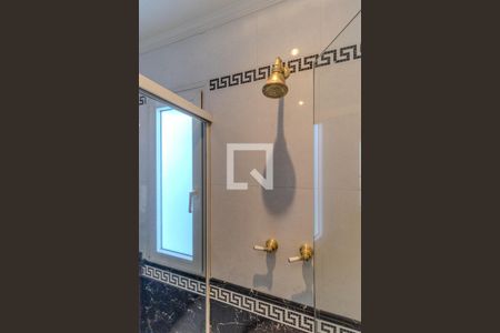 Casa à venda com 745m², 4 quartos e 8 vagas Casa à venda com 745m², 4 quartos e 8 vagasBanheiro 1 da Suíte 2