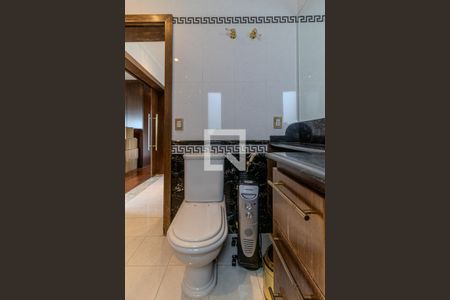 Casa à venda com 745m², 4 quartos e 8 vagas Casa à venda com 745m², 4 quartos e 8 vagasBanheiro 1 da Suíte 2