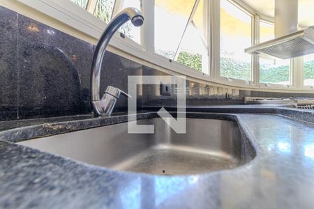 Casa à venda com 745m², 4 quartos e 8 vagas Casa à venda com 745m², 4 quartos e 8 vagasCozinha