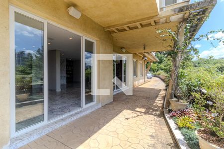 Casa à venda com 745m², 4 quartos e 8 vagas Casa à venda com 745m², 4 quartos e 8 vagasJardim