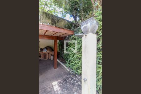 Casa à venda com 745m², 4 quartos e 8 vagas Casa à venda com 745m², 4 quartos e 8 vagasDucha