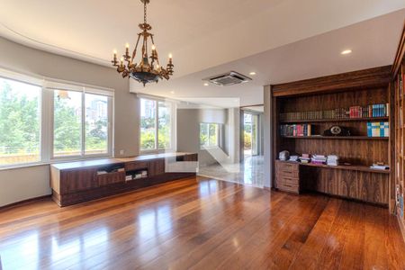 Casa à venda com 745m², 4 quartos e 8 vagas Casa à venda com 745m², 4 quartos e 8 vagasBiblioteca